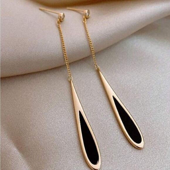 5/$25 BLACK & GOLD DANGLE - Picture 2 of 5